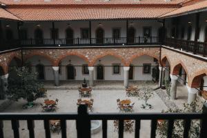 an view of a courtyard with chairs and tables at Fibar Hotel Zincirlihan in Aydın