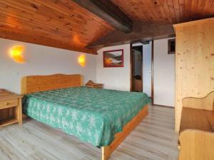 a bedroom with a bed and a wooden ceiling at Appartement Montvalezan-La Rosière, 3 pièces, 6 personnes - FR-1-398-558 in La Rosière