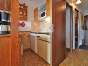 Appartement Montvalezan-La Rosière, 2 pièces, 5 personnes - FR-1-398-565にあるキッチンまたは簡易キッチン