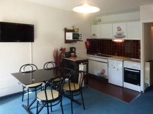 Dapur atau dapur kecil di Appartement Les Orres, 1 pièce, 4 personnes - FR-1-322-331
