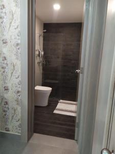 a bathroom with a shower and a toilet in it at 1br Luxury Condo Jacuzzi, gym Mountains with parking lot in Los Prados