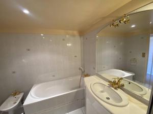 a bathroom with a tub and a sink and a tub and a mirror at Quiberon - Grand 2 pièces avec balcon et parking, face à la plage - FR-1-478-4 in Quiberon +8 photos