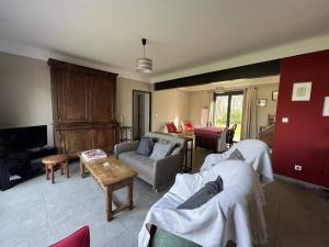 a living room with a couch and a tv and a living room at Maison Cambo-les-Bains, 4 pièces, 4 personnes - FR-1-495-48 in Cambo-les-Bains