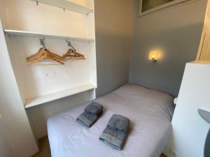 Posteľ alebo postele v izbe v ubytovaní Le Chabaud - Cannes centre
