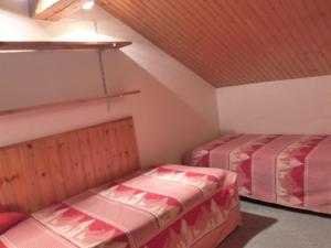 a room with two beds in a attic at Appartement Méribel, 3 pièces, 6 personnes - FR-1-411-661 in Les Allues