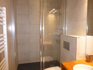 a bathroom with a shower with a toilet and a sink at Appartement Méribel, 3 pièces, 6 personnes - FR-1-411-661 in Les Allues