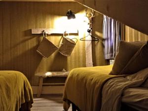 a bedroom with a bed and a bench with bags on the wall at Chalet Val Thorens, 6 pièces, 11 personnes - FR-1-545-27 in Val Thorens