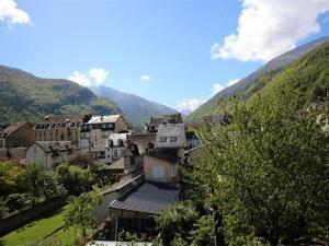 a village in a valley with mountains in the background at Studio Bagnères-de-Luchon, 1 pièce, 4 personnes - FR-1-313-149 in Luchon