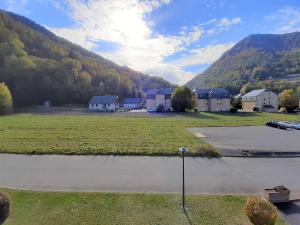 a large parking lot with houses and mountains in the background at Appartement Saint-Lary-Soulan, 3 pièces, 6 personnes - FR-1-457-246 in Saint-Lary-Soulan