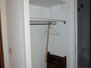 a closet with a hanger on the door of a bathroom at Studio Arette, 1 pièce, 4 personnes - FR-1-602-58 in Arette