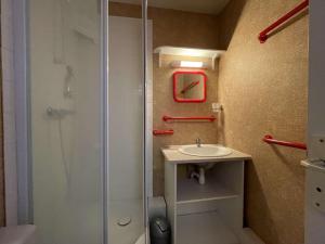 a bathroom with a shower and a sink at Appartement Montgenèvre, 1 pièce, 4 personnes - FR-1-330D-44 in Montgenèvre