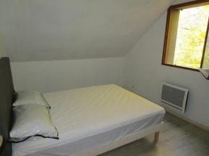 a small bedroom with a bed and a window at Maison Cauterets, 9 pièces, 15 personnes - FR-1-234-244 in Cauterets