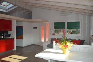 a living room with a table with a vase on it at Casa Mara centrale -tranquillo in Malcesine +12 photos