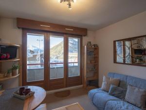 a living room with a blue couch and a table at Studio Saint-Lary-Soulan, 1 pièce, 4 personnes - FR-1-296-316 in Saint-Lary-Soulan