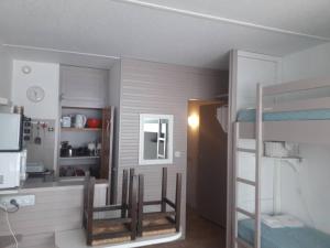a small room with a bunk bed and a kitchen at Studio Arette, 1 pièce, 6 personnes - FR-1-602-40 in Arette