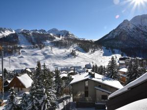 a snow covered mountain with houses and trees at Appartement Montgenèvre, 3 pièces, 6 personnes - FR-1-266-163 in Montgenèvre