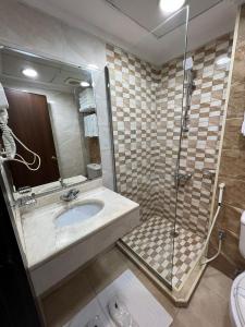 Koupelna v ubytování Abraj Al Tayseer Tuwa Hotel