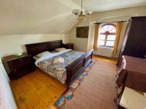 a bedroom with a bed and a window at GASTHAUS SCHLUCKENAU in Šluknov
