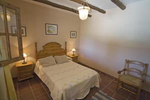 Postel nebo postele na pokoji v ubytování Villa La Clavelina Rocabella + 8 fotografií