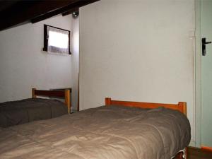 Katil atau katil-katil dalam bilik di Chalet Accolé à Bolquère, 6 pers, 3 chambres, Cuisine équipée, Parking, Animaux acceptés - FR-1-592-7 +2 gambar
