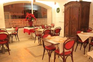 Gallery image of Hotel Le 5 in Martigues