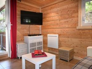 Televisor o centre d'entreteniment de Appartement Montgenèvre, 3 pièces, 6 personnes - FR-1-266-164