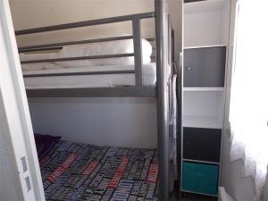 Двох'ярусне ліжко або двоярусні ліжка в номері Appartement Bagnères-de-Luchon, 2 pièces, 5 personnes - FR-1-313-167