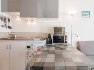a kitchen with a counter top with a microwave at Studio Arette, 1 pièce, 4 personnes - FR-1-602-59 in Arette