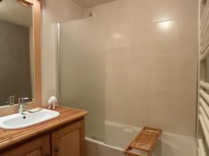 a bathroom with a sink and a shower at Appartement rénové chaleureux et moderne, 120m², 10-12 pers, accès direct aux pistes, stationnement inclus - FR-1-545-20 in Val Thorens +9 photos