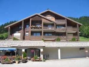 a large apartment building with a large balcony at Appartement Le Grand-Bornand, 3 pièces, 6 personnes - FR-1-458-118 in Le Grand-Bornand