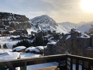 Blick auf eine Stadt im Schnee in der Unterkunft Appartement Avoriaz, 2 pièces, 4 personnes - FR-1-634-48 in Avoriaz