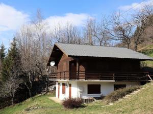 a house on top of a hill at Chalet pour 6-8 pers. avec cheminée, plein sud et garage à 5 min du centre - FR-1-342-234 in Beaufort +3 photos
