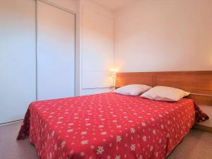 מיטה או מיטות בחדר ב-Appartement Le Dévoluy, 2 pièces, 6 personnes - FR-1-525-193