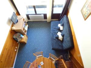 an overhead view of a living room with a table and chairs at Appartement Arette, 2 pièces, 6 personnes - FR-1-602-83 in Arette