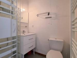 a white bathroom with a toilet and a sink at Appartement Le Dévoluy, 4 pièces, 10 personnes - FR-1-525-201 in Le Dévoluy