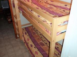 Postel nebo postele na pokoji v ubytování Charmant T2 avec terrasse, parking et cave - 4 pers, proche randonnées et ski fond - FR-1-573-43