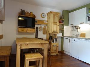Nhà bếp/bếp nhỏ tại Appartement Arêches-Beaufort, 2 pièces, 4 personnes - FR-1-342-257