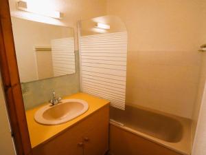 Ванная комната в Appartement Arêches-Beaufort, 3 pièces, 6 personnes - FR-1-342-245