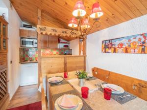 a kitchen with a table and a dining room at Appartement Valmorel, 3 pièces, 4 personnes - FR-1-291-871 in Valmorel