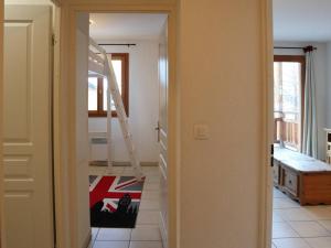 a hallway with a staircase in a house at Appartement Les Orres, 2 pièces, 5 personnes - FR-1-322-452 in Les Orres