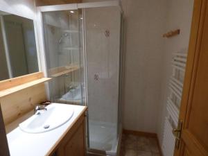 a bathroom with a shower and a sink at Appartement Le Grand-Bornand, 2 pièces, 4 personnes - FR-1-458-157 in Le Grand-Bornand