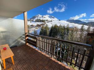 a balcony with a view of a snow covered mountain at Appartement Le Grand-Bornand, 1 pièce, 4 personnes - FR-1-241-239 in Le Grand-Bornand