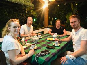 Tetamu yang menginap di The Jungle Path Lodge