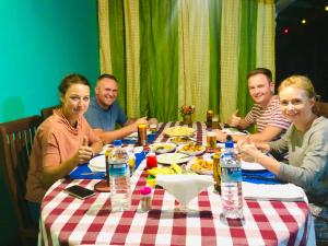 Makanan di atau berdekatan lodge
