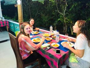 Makanan di atau berdekatan lodge