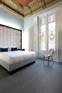 Giường trong phòng chung tại Amra Barcelona Gran Via +71 ảnh