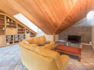 A seating area at Appartement Briançon, 4 pièces, 6 personnes - FR-1-330C-57