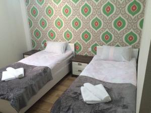 Postel nebo postele na pokoji v ubytování Renaissance Hotel Tbilisi