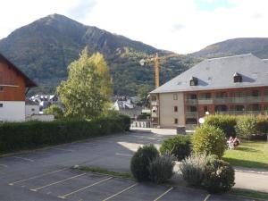 a parking lot in front of a building with a mountain at Appartement Saint-Lary-Soulan, 3 pièces, 6 personnes - FR-1-457-266 in Saint-Lary-Soulan