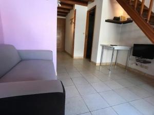 Posezení v ubytování Charmante Villa T3 avec Terrasse, Parking et Proximité Plage - Idéale Familles, 5 Couchages - FR-1-81-472